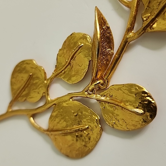 ZARA Leaf Necklace - Picture 7 of 11